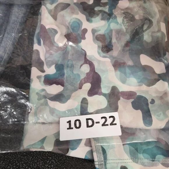 Spanx Legging Womens Small  7/8 Booty Boost Painted Camo Pink Active Yoga Pants - Picture 16 of 16